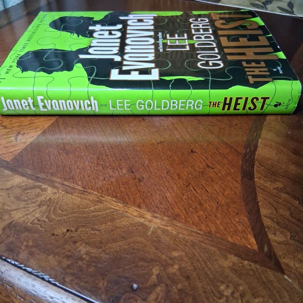 Janet Evanovich Lee Goldberg The Heist First Edition Hardcover 2013 - Picture 6 of 8